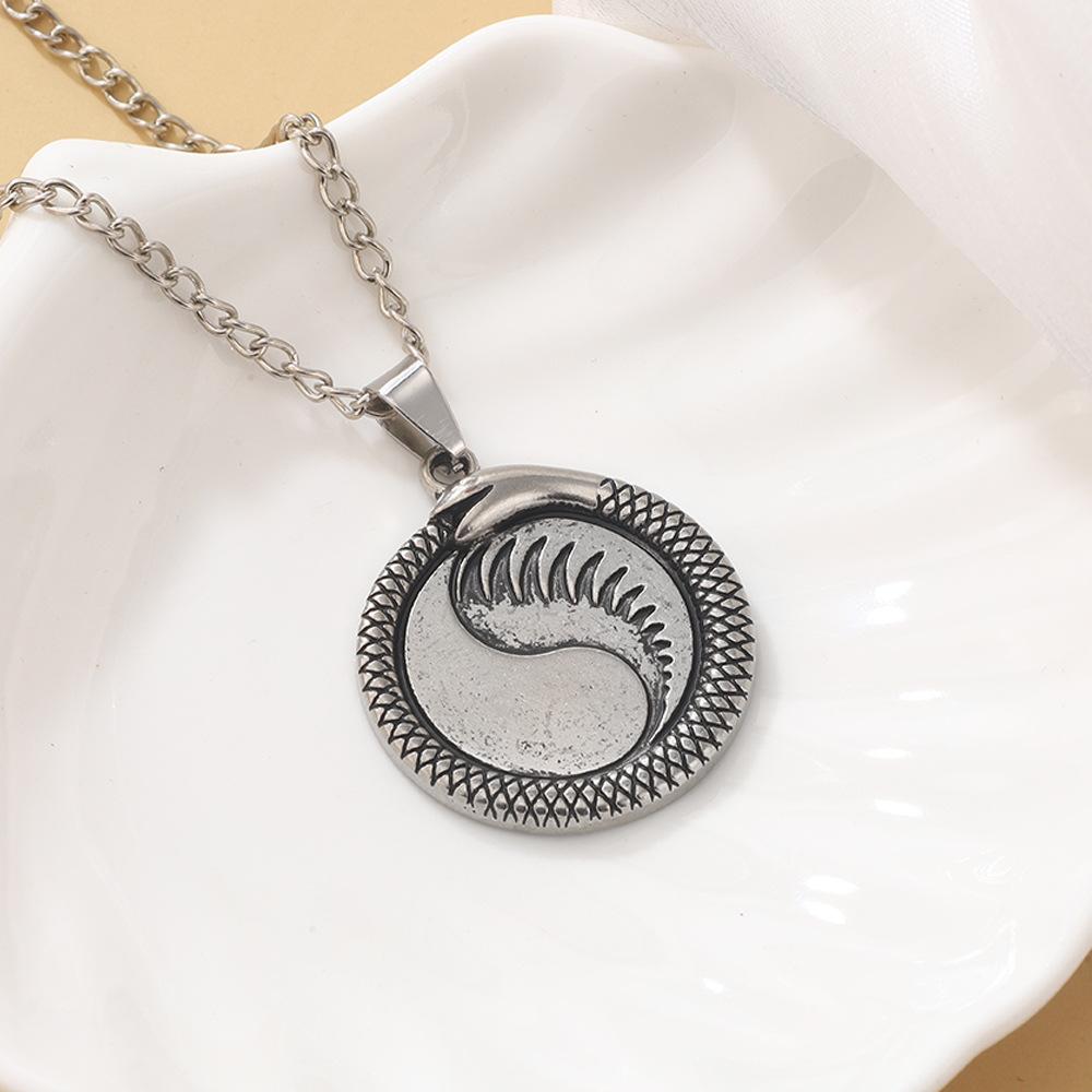 Wheel of Time Inspired Retro Choker, Fantasy Movie Pendant Clavicle Necklace