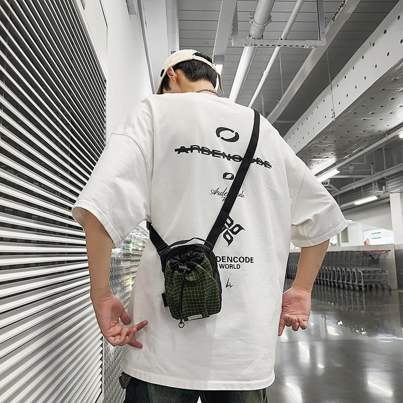 Simple and lightweight mobile phone bag men's fashion casual fashion sense fresh messenger bag personalized casual tooling wind shoulder bag