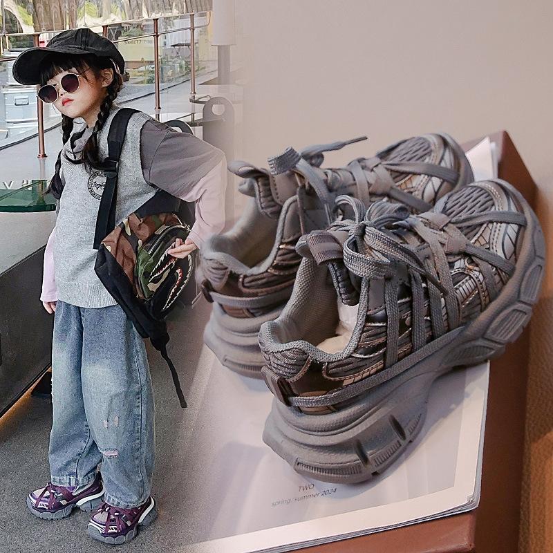 Neuer Herbststil Mesh Atmungsaktiver Riemen Papa Schuhe für Jungen und Mädchen Weiche Sohle Rutschfeste Laufschuhe