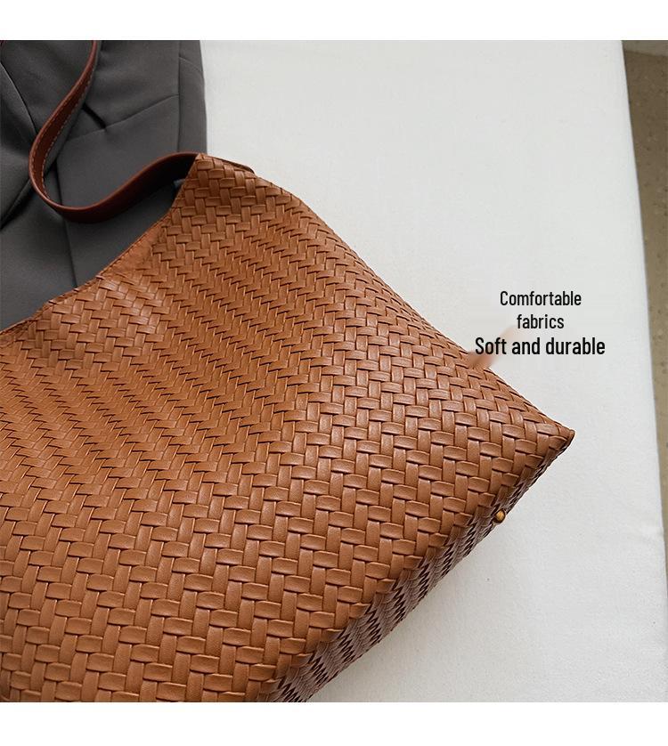 2025 Autumn/Winter Retro Woven Texture Large Capacity Tote: Versatile Casual Shoulder Bucket Bag