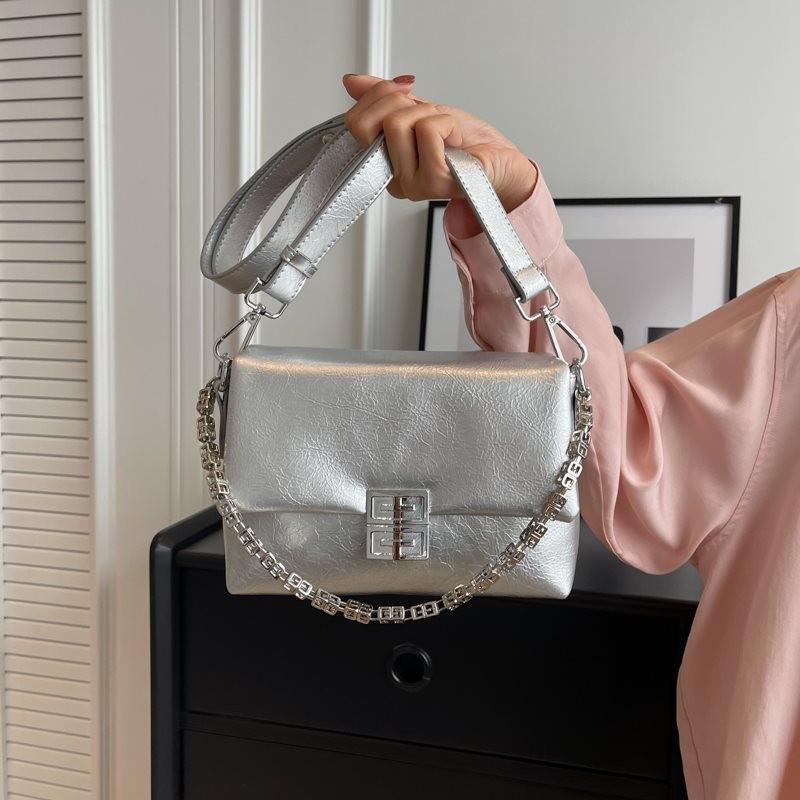High-quality Silver Chain Crossbody Bag For Women Providing A Modern Touch And Soft Feel For Outfits