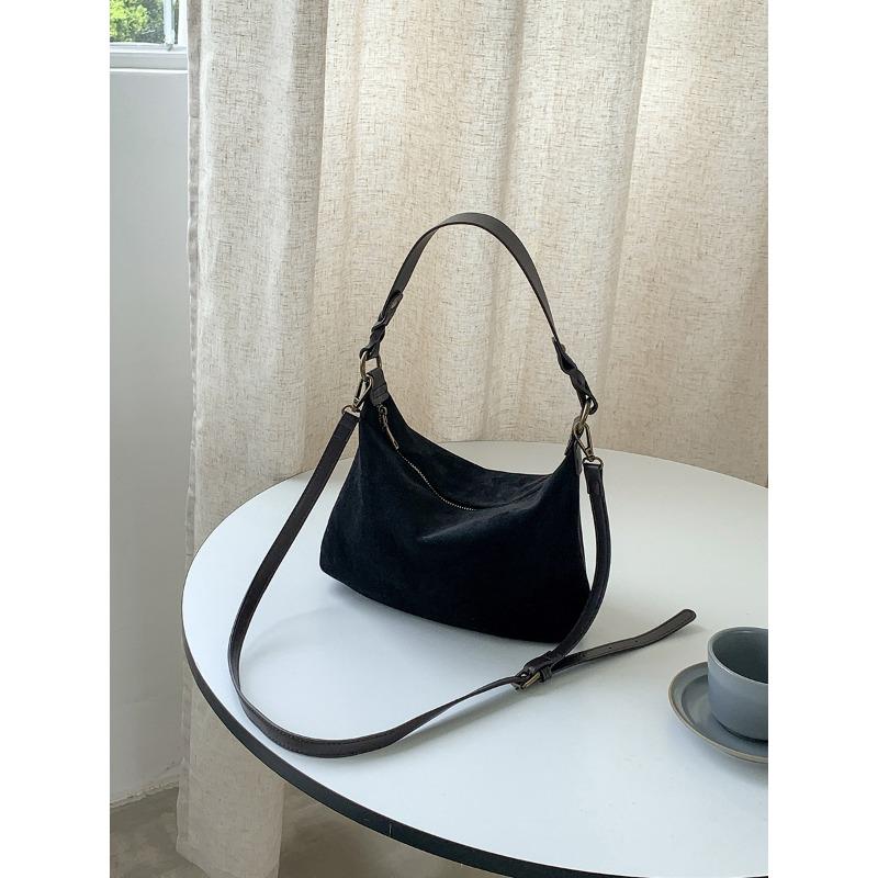 

Сумка-мессенджер на одно плечо зимняя простая и универсальная замшевая сумка под мышкой женская нишевая комбинированная квадратная плюшевая сумка чёрный