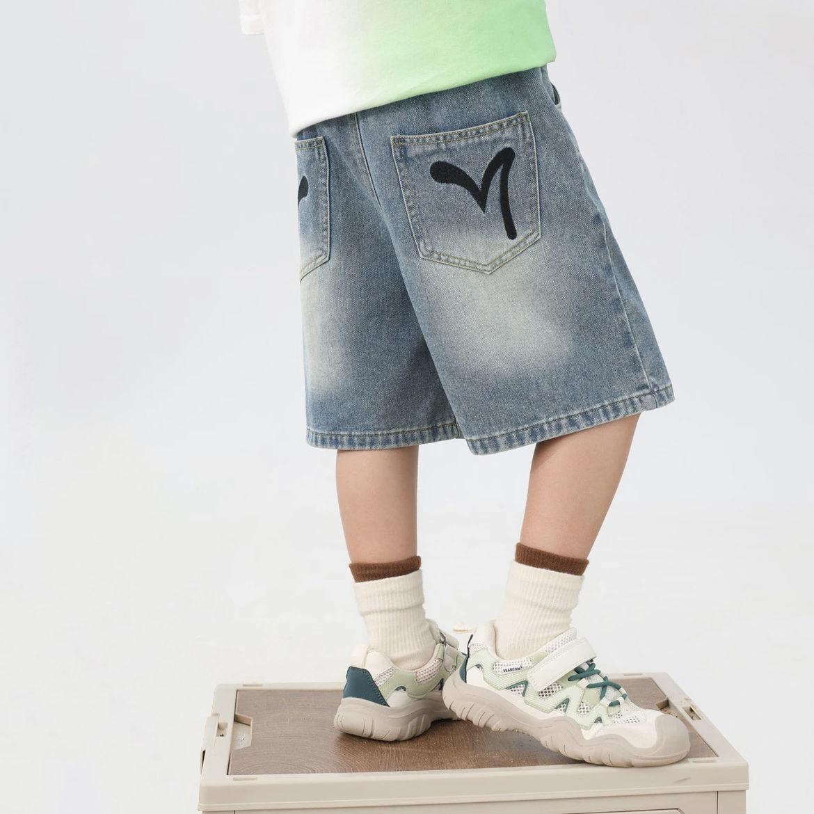 Брюки Детская одежда Мягкие джинсовые шорты для мальчиков Детские брюки Летняя красивая мужская летняя одежда Средние брюки 110