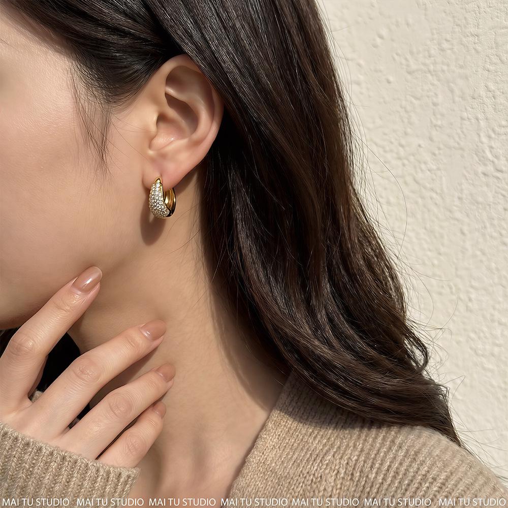 European Geometric Rhinestone 18K Stainless Steel Stud Earrings for Women - Light Luxury, High-End Design