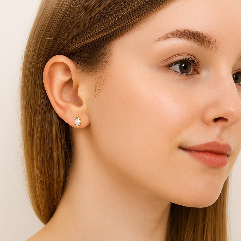 

Minimal Solitaire Stud Earrings - Sterling Silver Gold Plated