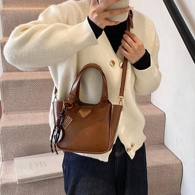 Hand Carry Fashionable Casual Bucket Bag Women's High-end Sense Simple Shoulder Oblique Span Bag 2025 Autumn and Winter New Niche Design
