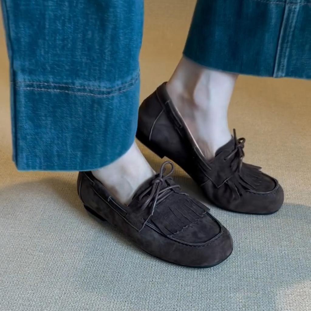 Versión de piel de oveja~ mocasines retro de ante y cuero de un solo pedal para mujer, zapatos de punta redonda con cordones, suela plana y flecos.