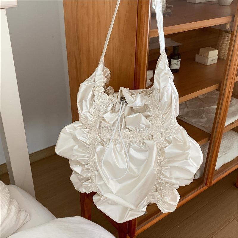 New cloud silver bag women's high-end sense trendy shoulder bag women's bag design sense niche special-shaped pleated bag women