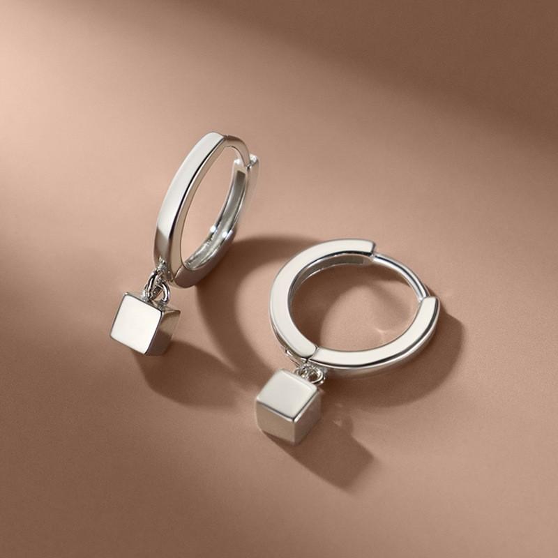 

BELLA BOX New Cold And Cool Geometric Square Earrings With A High-end, Niche And Simple Design серебряный