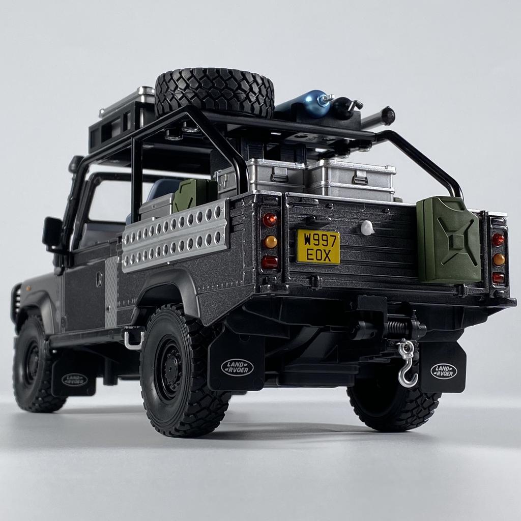 1:24 Land Rover Defender 90 Tomb Raider Off Road Suv Alloy Diecast Model Car Indoor Home Furnishings Collectibles Hobby Present
