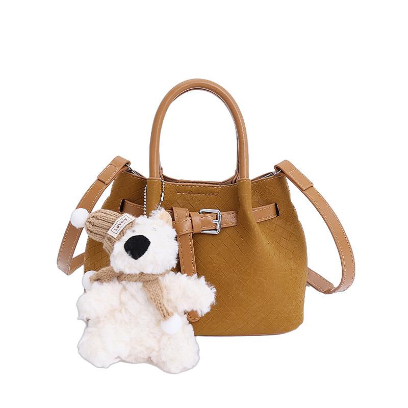 Fashion portable bucket bag women's 2026 spring new niche commuter texture shoulder messenger bag