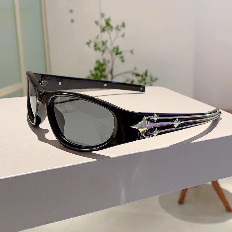 

Y2K Latest Cat Eye Sunglasses Women For Men Luxurious Brand Style Designer Vintage Sun Eyeglasses Popular Punk Hip Hop Rivet Star Shades UV400