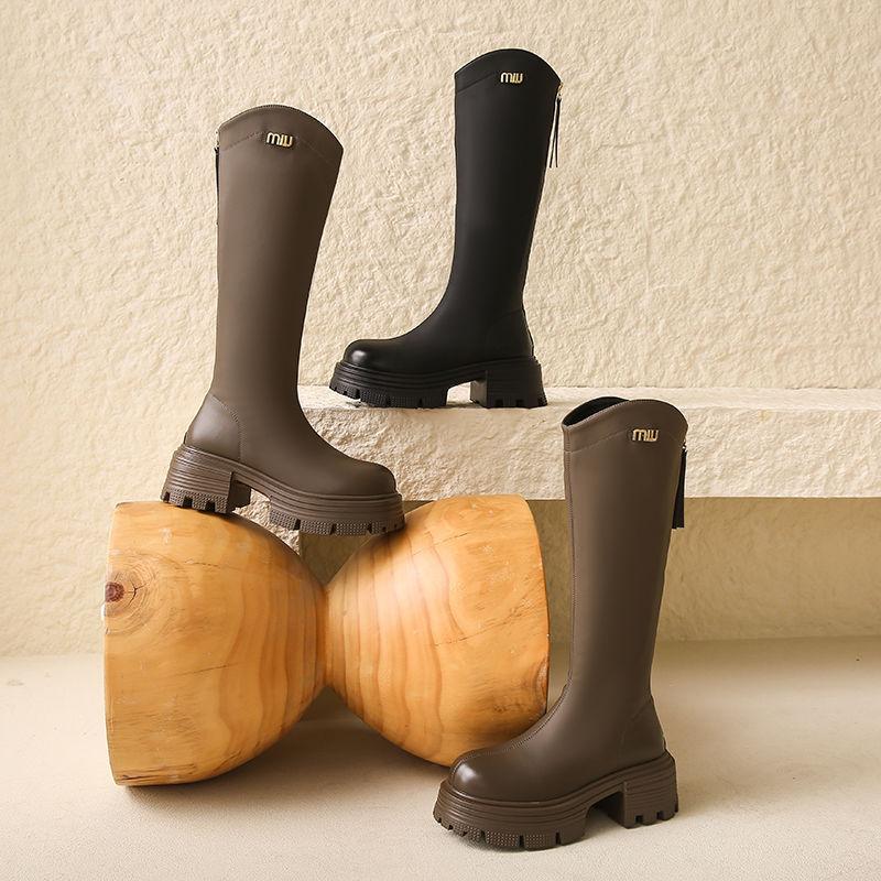 In the autumn and winter of 2025, the new models are thin but knee knight boots, high tube, thick sole, thick heel, and small long boots for women.