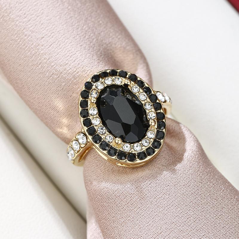Fashionable Black Oval Inlaid Zircon Women's Ring, Suitable for Brides' Engagement Jewelry, Banquet Party Accessories and Gifts