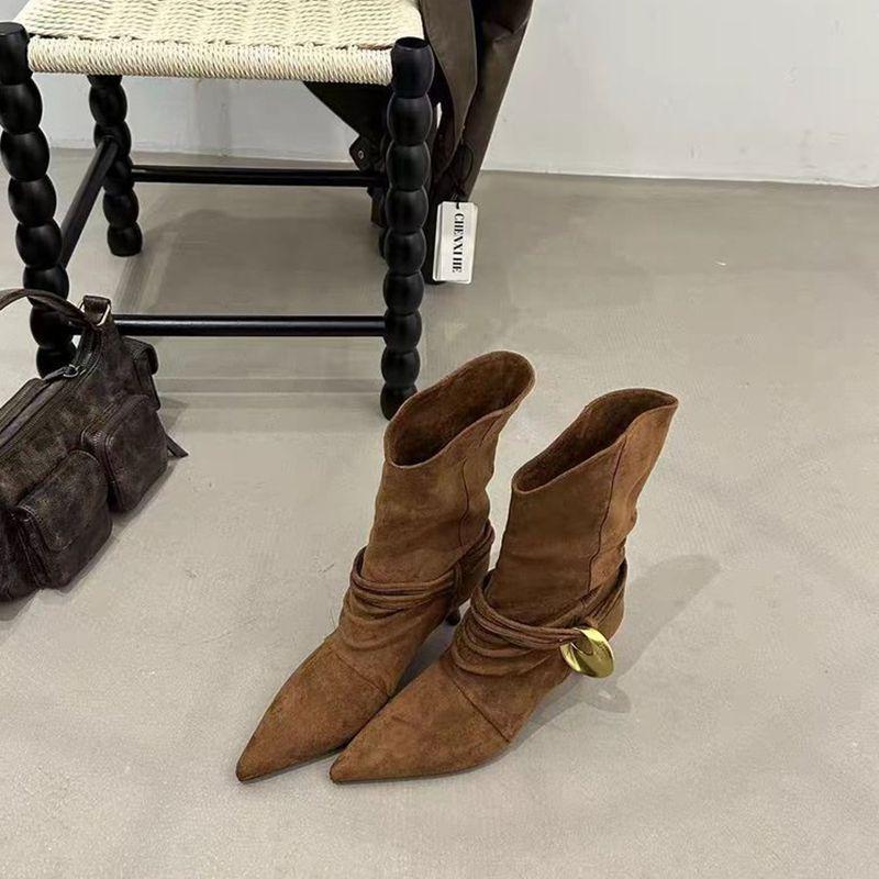 Koreanische Retro Spitzstiefel: Wildleder Stiletto Mid-Calf mit Metallschnalle, Herbst/Winter Kollektion 2025
