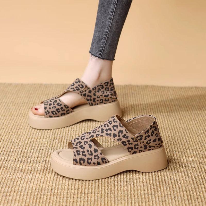 Koreaanse versie van platform sandalen met één band, veelzijdige antislip comfortabele buitenlandse handel sandalen 2025 zomer nieuwe strandschoenen damesschoenen