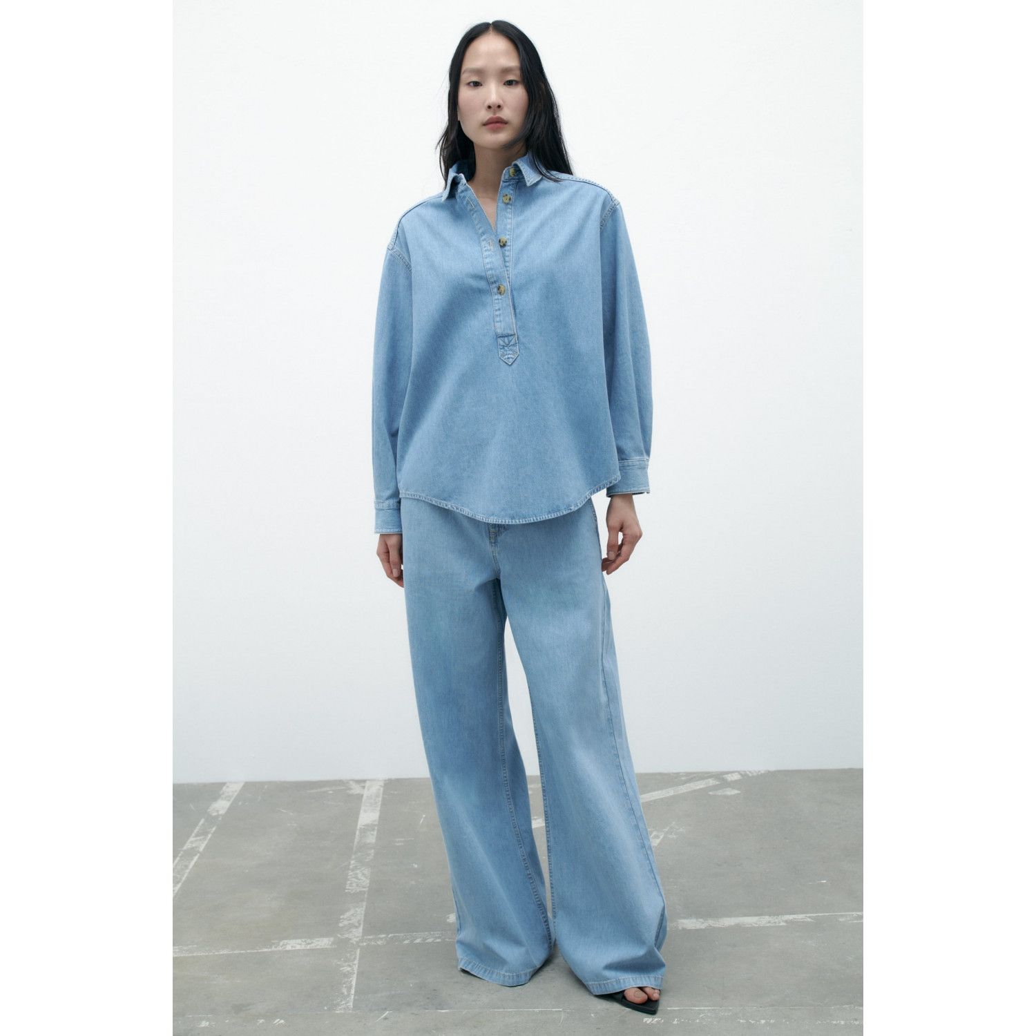 

POLO COLLAR DENIM SHIRT