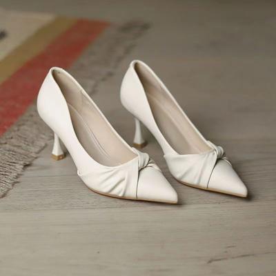 2024 Internet Celebrity New Skirt Versatile French Lady High Heels Simple Foot Retro British Style Single Shoes Women