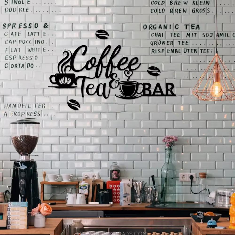 Metallschild „Coffee Bar“: Bohnendesign für stilvolle Wohndekoration. Charmantes Wanddekor aus Metall: Kaffee- und Teebar-Kunst für Zuhause und das Büro.