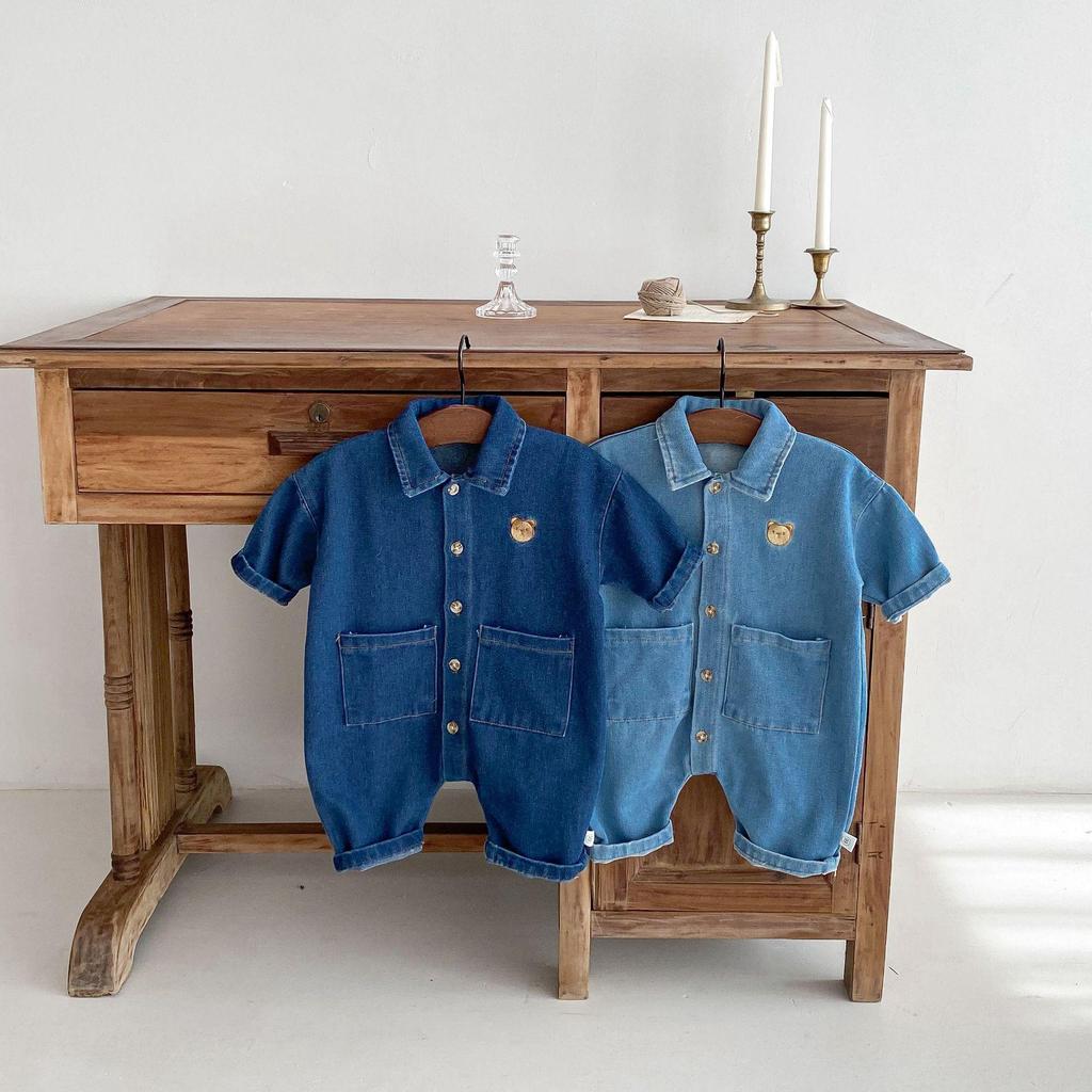 Romper do bebê: Denim Macio, Gola Dobrável, Fecho de Pressão, Macacão Elegante para 0-2 Anos, Perfeito para Primavera e Outono.