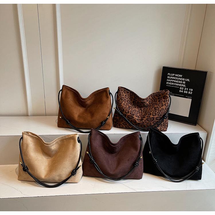 Autumn/Winter 2025 Retro Fashion Large Capacity Women's Tote & Crossbody Bag