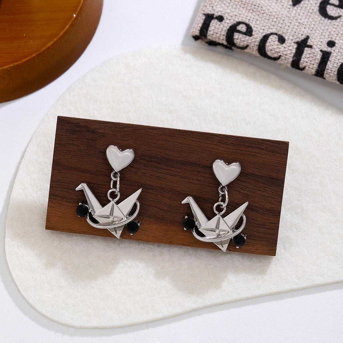 

Серебряные игольчатые корейские роскошные серьги-журавлики с жемчугом Love - Niche Design