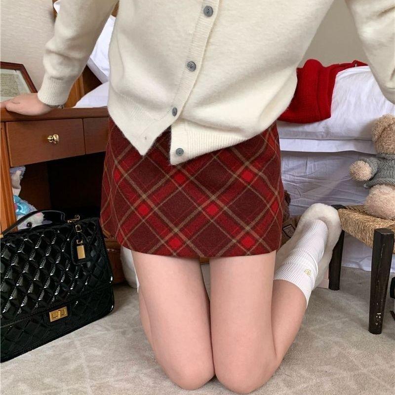 2025 Women's New Year Red Plaid Wool A-line Skirt: High Waist, Slimming, Hip-Hugging Petite.
