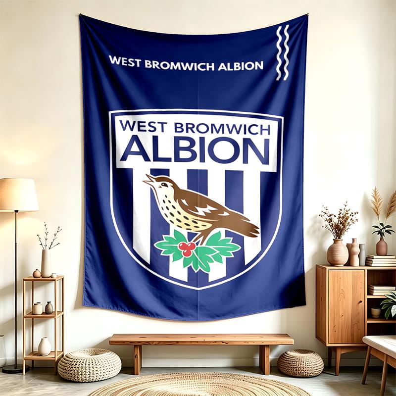 West Bromwich Albion FC (5) Tapisserie Adaptée Pour Décorer Les Maisons Les Dortoirs Et Les Chambres Douce Au Toucher Et Un Cadeau Parfait Pour Les Amis Et La Famille