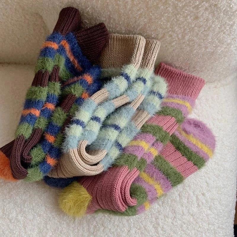 Dámské dívčí pletené ponožky s duhovými pruhy Zimní teplé ponožky Středně vysoké podkolenky z norkového sametu Silné podkolenky Zesílené nadýchané spací ponožky