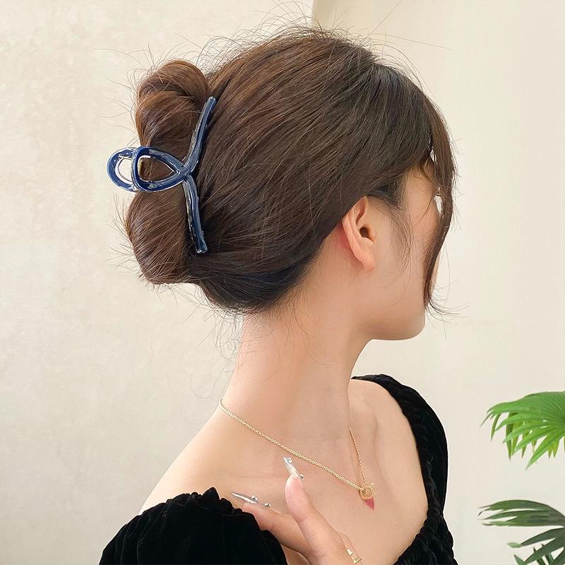 Elegant Large Oil Drip Claw Clip for Women's Hair - High-End Hair Accessories for Buns and Styling.