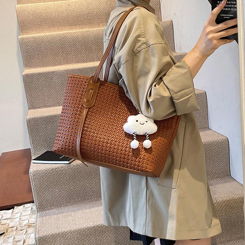 Casual commuter bag women's large capacity 2025 new autumn and winter versatile retro shoulder bag fashion tote bag