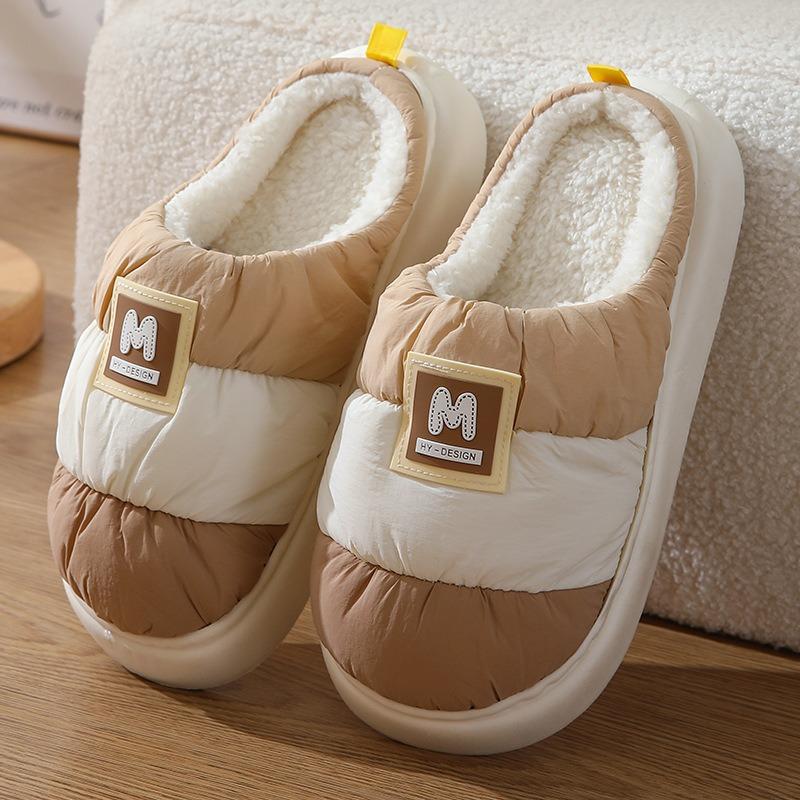 Wasserdichte Oberbekleidung aus Daunenstoff, Paar-Baumwollschuhe für die Wärme zu Hause und rutschfeste Baumwollhausschuhe für Damen