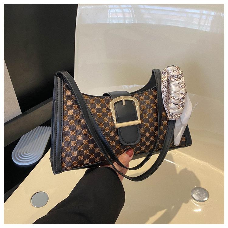 

Популярная сумка через плечо 2024 года, новый тренд, модный шелковый шарф, простая универсальная ретро-темпераментная женская сумка-мессенджер, сумка-багет чёрный