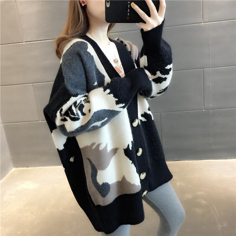 2025 new autumn and winter Korean version color matching knitted cardigan women s loose large size lazy wind sweater jacket women s clothing one size fits all