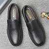 Sommer Lochleder Atmungsaktive Freizeitschuhe Herren Slipper Qualität Erwachsene Mokassins Herren Fahrschuhe Ausgehöhlte Businessschuhe