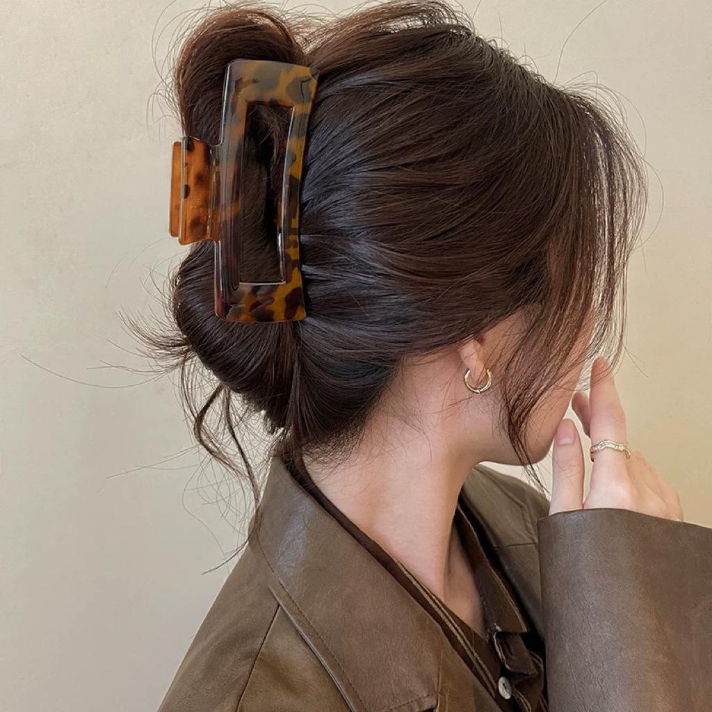 Retro Leopard Print Hair Clip for Thick Hair - Fashionable High-End Shark Grip Accessory