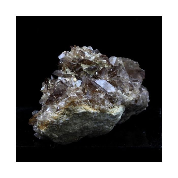 Pierres et Minéraux. Axinite. 48.5 ct. La Balme d'Auris, Bourg d'Oisans, Isère, France..