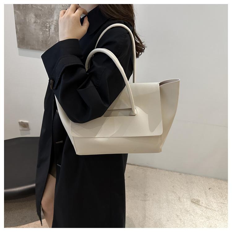Large Capacity Tote Bag for Women Soft Faux Leather Shoulder Handbag Stylish Commute Bag Trendy Daily Outing Purse KTB