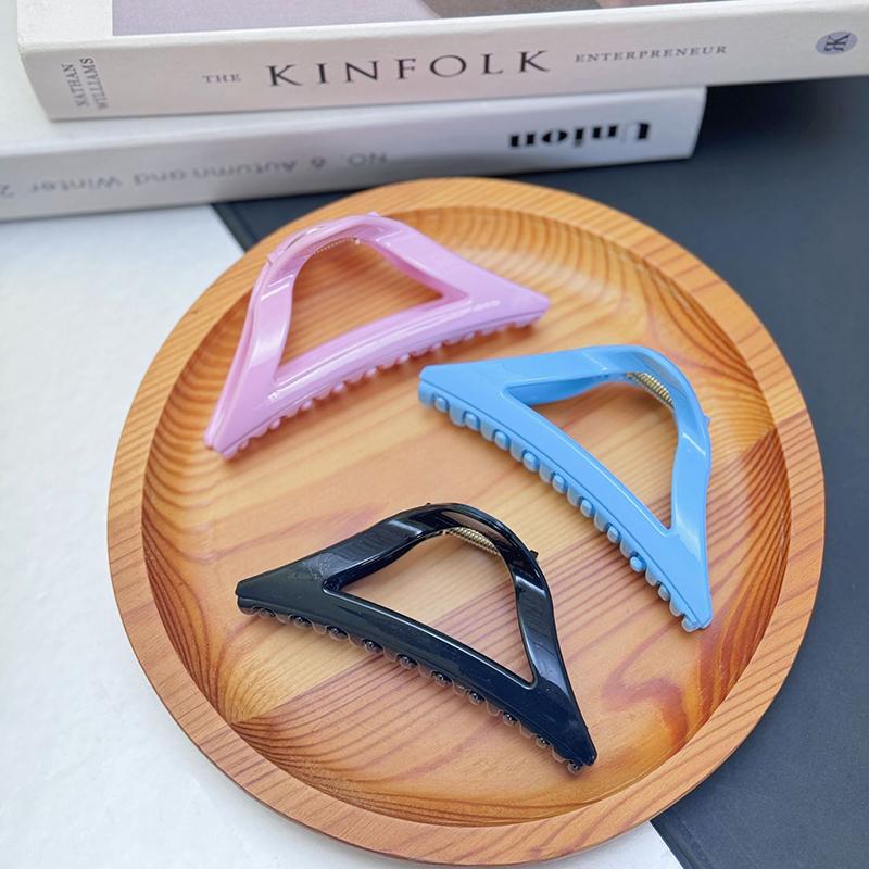 New Silicone Soft Clip Claws for Women Triangle Nti-Collision Back Head Hair Clip Hair Accessories Safe Design Daily Wear