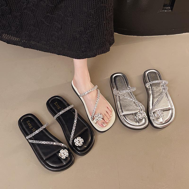Flat-bottomed French set of toe cool slippers fairy shoes 2025 new summer soft-soled with skirt rhinestone flower sandals