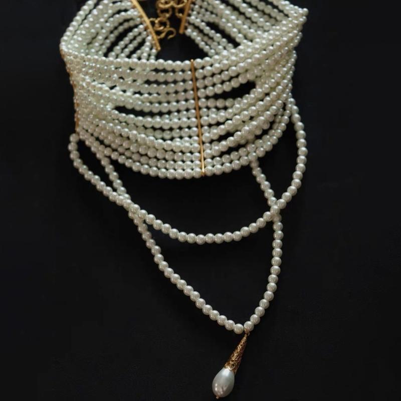 Elegant Multilayer Pearls Tassels Necklace Featuring Stylish Pearls and Gold Chain for Trendy Women Casual Wear