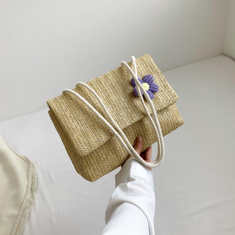 

Casual commuting retro small bag women s woven small square bag 2025 spring and summer new small flower fashion underarm shoulder bag хаки