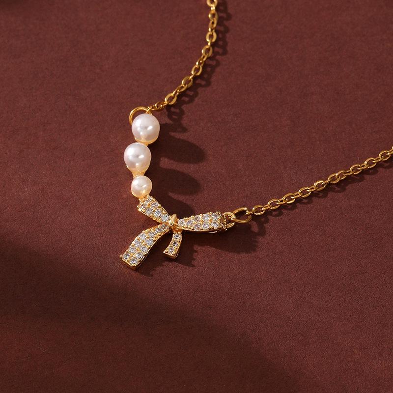 Titanium Steel Non-fading Necklace - European & American Style, Light Luxury, Versatile Korean Fashion, Perfect for Women and Girlfriend Gifts.
