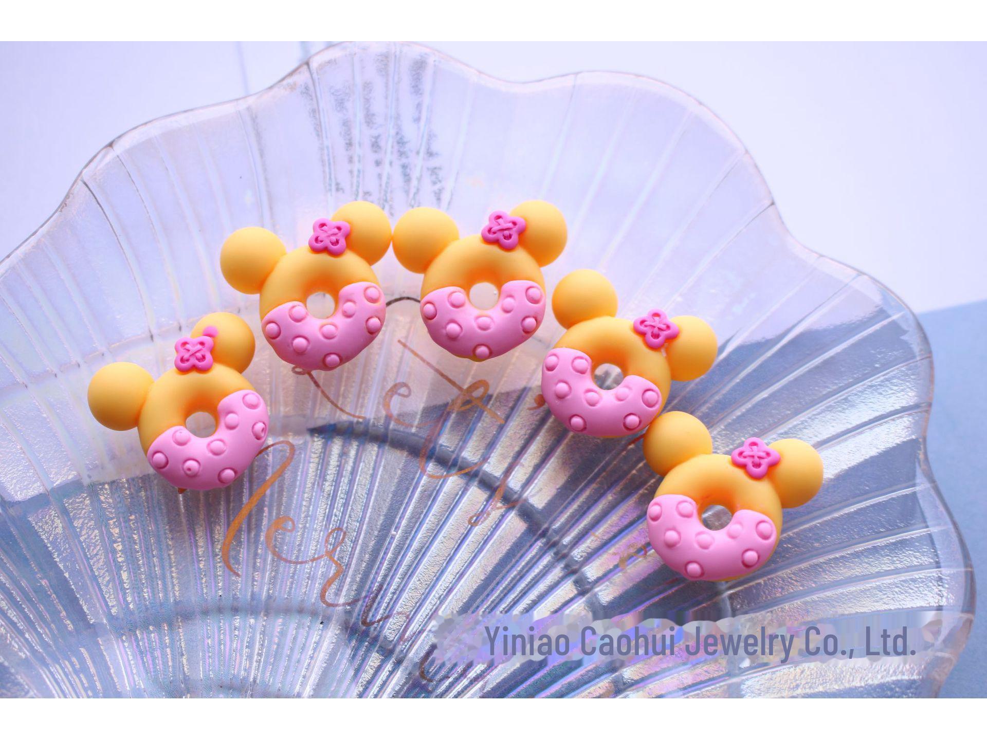 

Аксессуары для бижутерии из розовой смолы своими руками: Нашивки в виде мороженого, леденца, пончика, стакана для воды, шкатулки для драгоценностей.