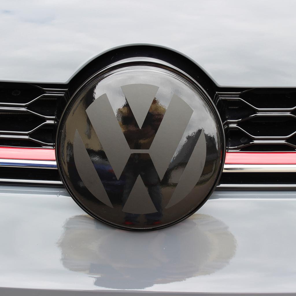 For Volkswagen VW 1/2Pc For Volkswagen VW Golf 6 MK6 MK8 Golf 7 MK7 7.5 Golf 8 VARIANT Car Front Hood Emblem Boot Badge Front Grille Logo Sticker