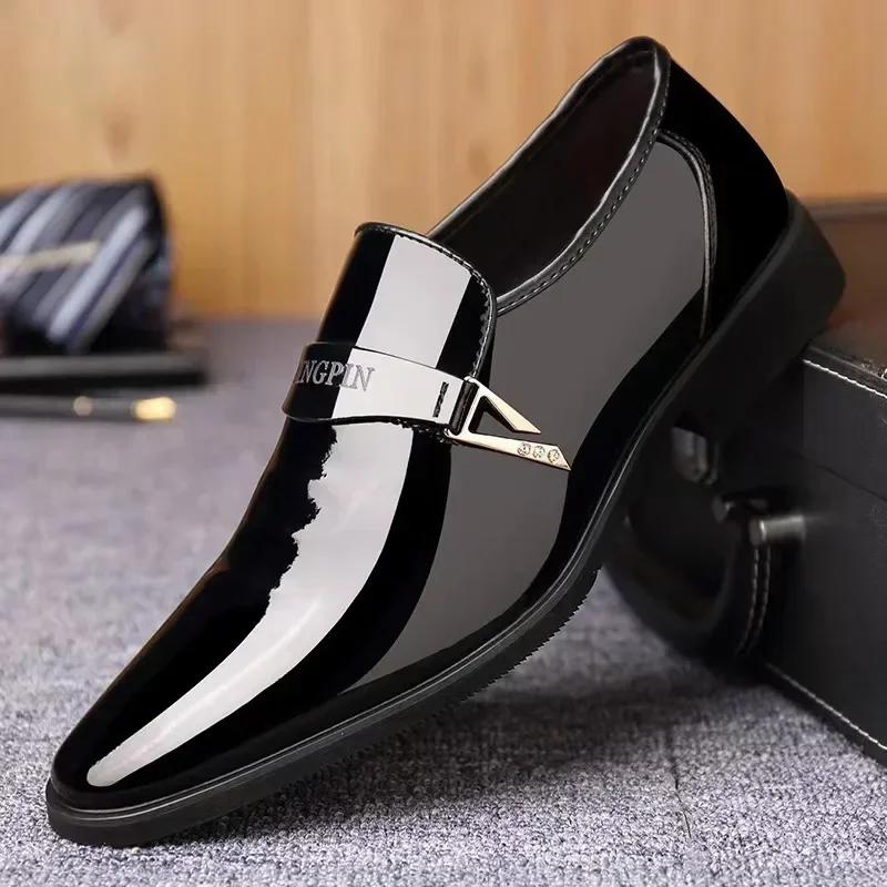 New Men's Leather Shoes Paten Oxford Men's Slip Sleeve Bright Color Leather Business Casual Shoes Men's Pointed Shoes