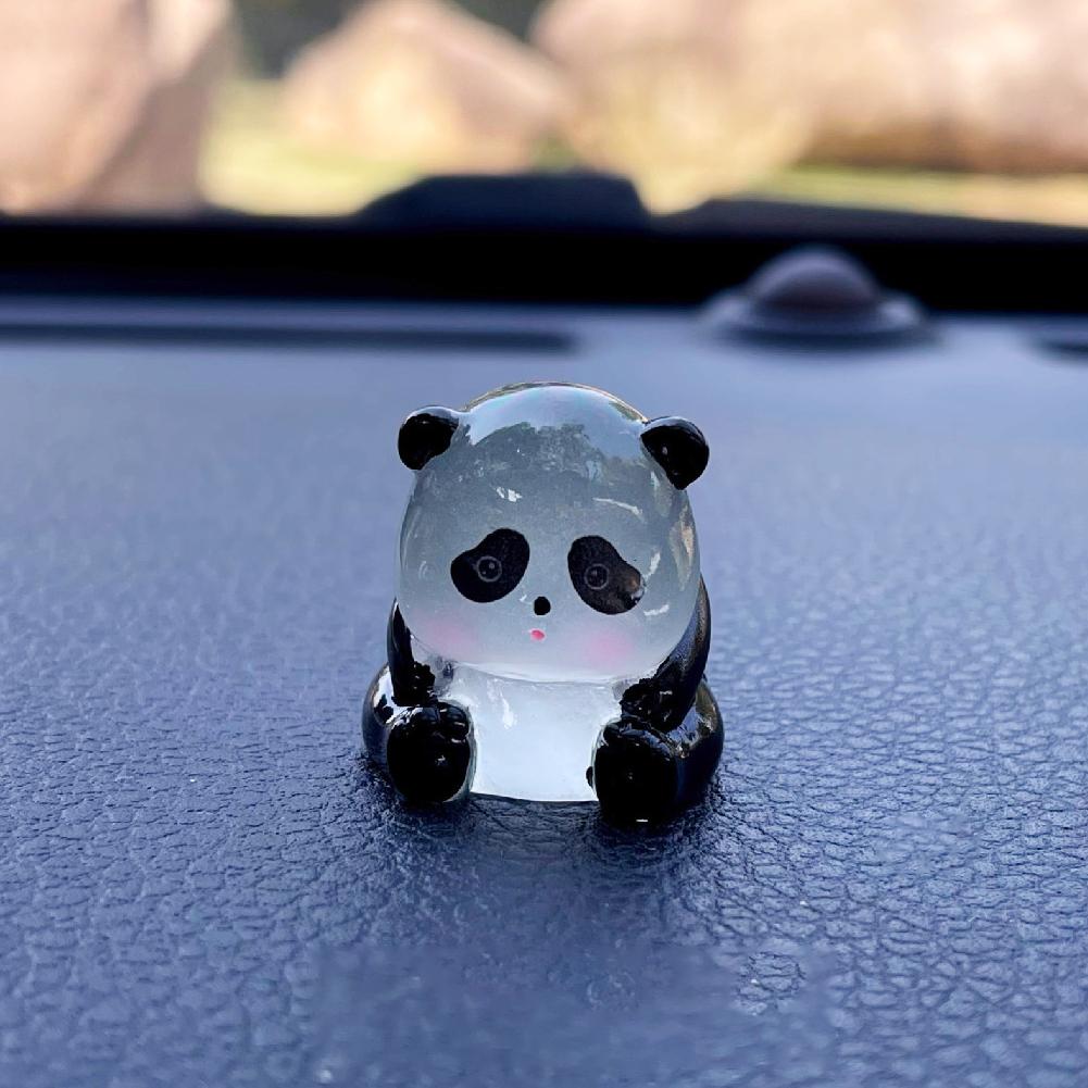 Διακόσμηση Καθρέφτη Αυτοκινήτου Κεντρική Κονσόλα Μικρή Φωτεινή Κούκλα Πάντα Ρητινένιο Στολίδι Αξεσουάρ Εσωτερικού Αυτοκινήτου