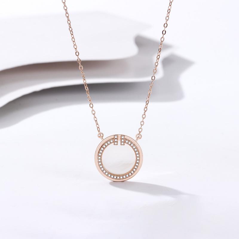 

Женское колье из серебра 925 пробы «Римский круг» с перламутром, подвеской из красного агата с бриллиантами и цепочкой для ключицы. 925 Sterling Silver