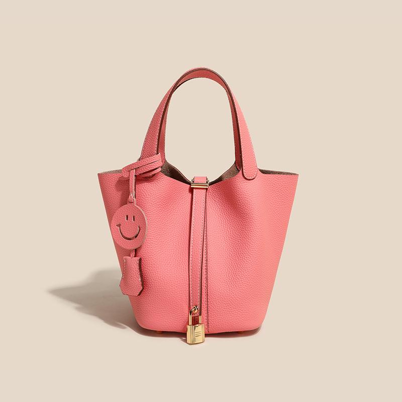 2025 Trending Women's Genuine Leather Cowhide Bucket Bag: Versatile, Top Layer Vegetable Tanned Handbag