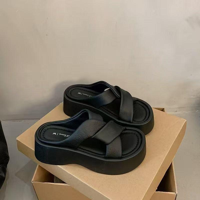 Muffin Thick-bottomed Cool Slippers Women's Summer Wear 2025 New Versatile Internet Celebrity Fashion High-end Beach Slippers